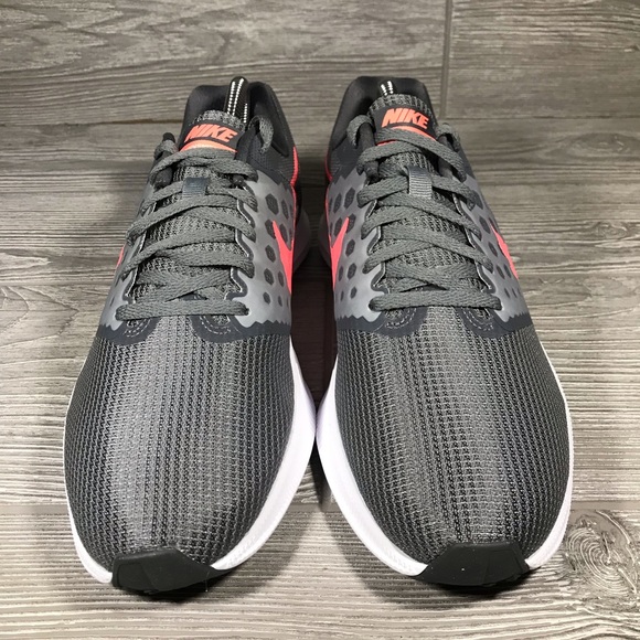 NEW Nike Downshifter 7 - Size 10 - Picture 2 of 5